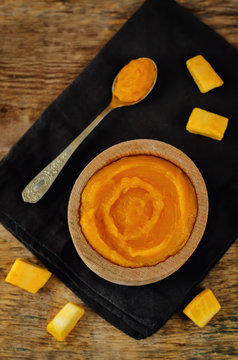 Pumpkin puree with raw slices