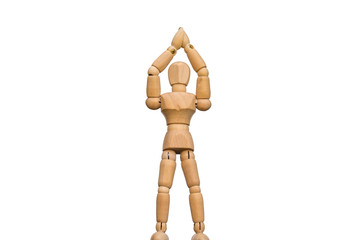 Freigestellte Holzfigur macht eine Siegerpose