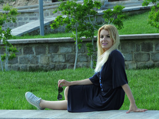 Sarı saçlarından sen suçlusun. © mustafa