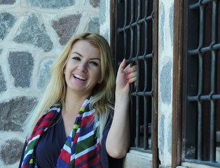 Sarı saçlarından sen suçlusun. © mustafa