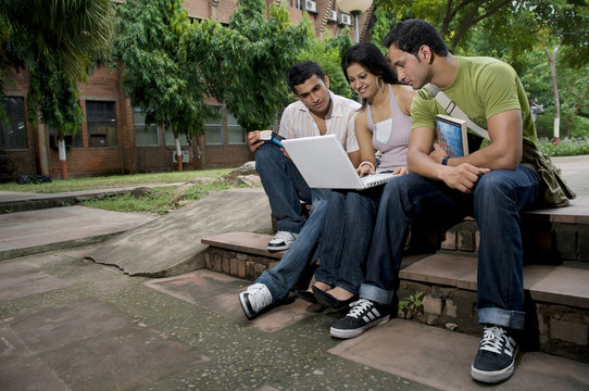 College students with a laptop 