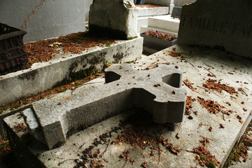 La tombe abandonnée