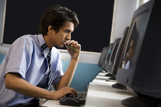 Student in a computer lab 