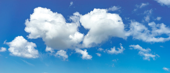 Obraz na płótnie Canvas Cloud and Blue Sky background