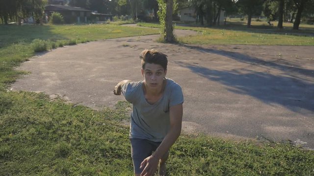 The young man starts running. Abrupt start. Jogging in the summer