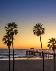 Poster Manhattan Beach Pier bij zonsondergang, Los Angeles, Californië © chones