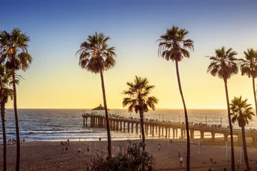 Poster Manhattan Beach Pier bij zonsondergang, Los Angeles, Californië © chones