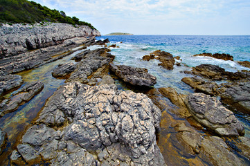 Fototapeta na wymiar rocky coast in front of blue sea
