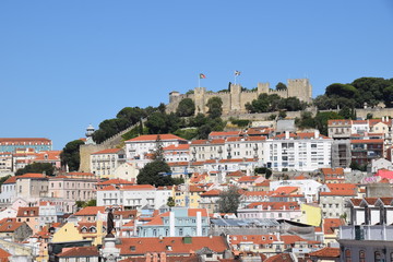 Fototapeta na wymiar Altstadt Lissabon mit dem Castelo de São Jorge