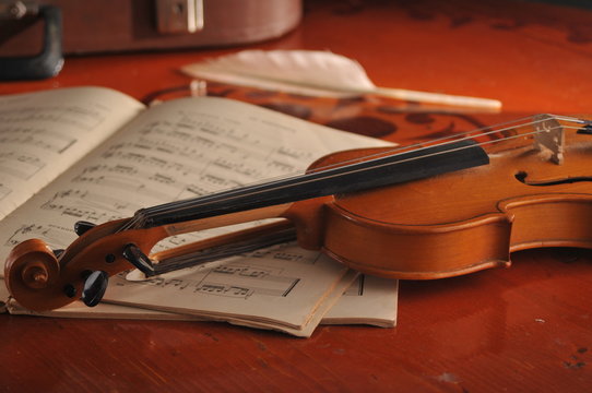 Violin and notes on the table