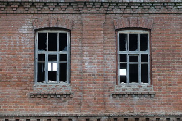 Окна в старом доме