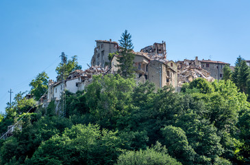 Fototapeta na wymiar Arquata del Tronto's medieval village destroyed by the earthquake