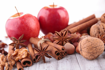 Fototapeta na wymiar anise,cinnamon and red apple