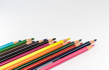 Colored pencils to draw lines of many colors