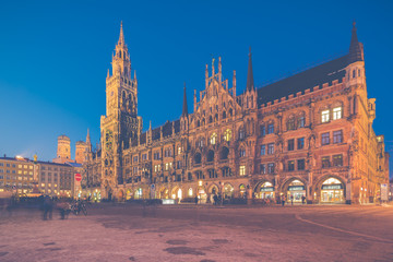 Fototapeta premium Night panorama of Marienplatz and Munich city hall in Munich