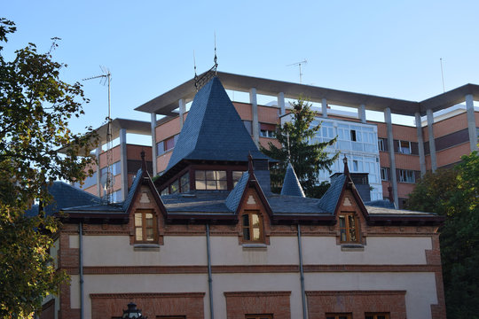 Casa antigua tenebrosa.
