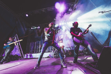 Rock and roll live group