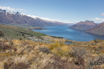 Obraz premium Freshwater lake in Queenstown, New Zealand