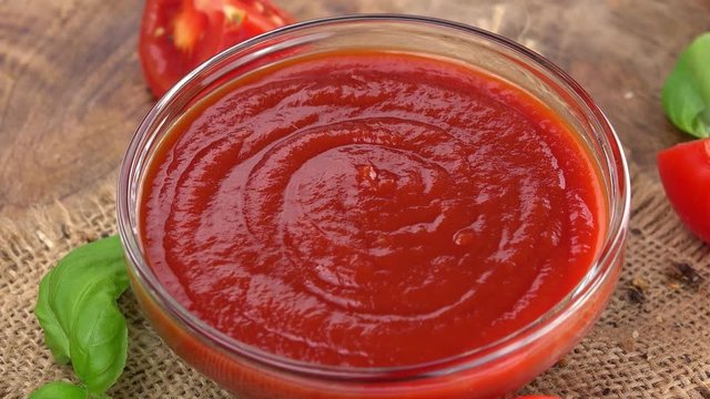 Portion of Tomato Ketchup rotating on a wooden plate (not loopale; 4K)