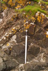 Schwert am Felsen