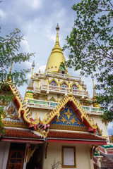 Fototapeta premium タイ バンコク, 第３級王室寺院 , Wat Soi Thong : チャオプラヤー川・ワット・ソイ・トン
