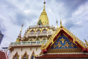 Fototapeta premium タイ バンコク, 第３級王室寺院 , Wat Soi Thong : チャオプラヤー川・ワット・ソイ・トン