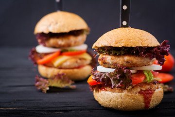 Big hamburger - Sandwich with chicken burger, cheese, onions, tomatoes and lettuce