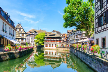 Traditional colorful houses in La Petite France, Strasbourg, Alsace, France - obrazy, fototapety, plakaty