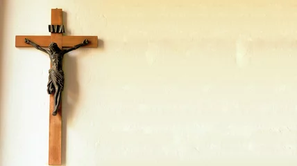 Foto op Plexiglas Crucifix on wall of old church © rdaniluk