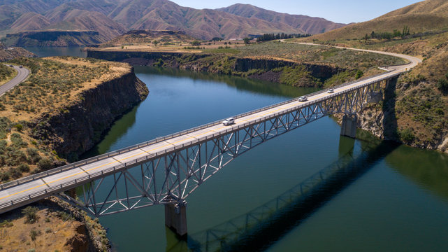 Fototapeta High bridge over the Boise river reservoir in summer