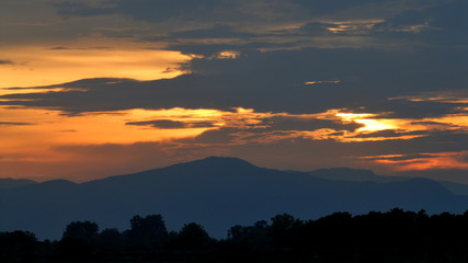 Obraz premium sunset over the mountains