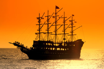 Fototapeta na wymiar Pirate ship 
