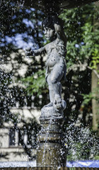 Fototapeta na wymiar fontanna chłopiec