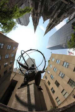 New York: Atlas statue in front of the Saint Patrick's church