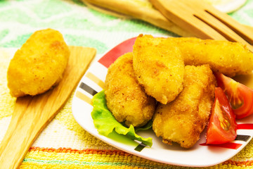Plate of croquettes with lettuce and tomato