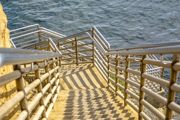 Obraz premium Stairs down to the ocean in Point Loma, California