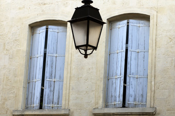 1 lampe 2 fenêtres