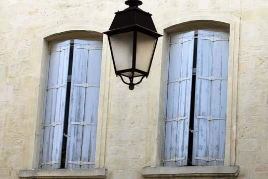 1 lampe 2 fen&ecirc;tres