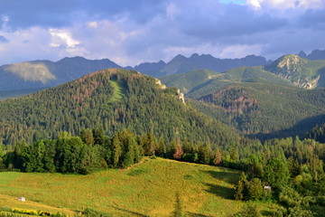 Fototapeta na wymiar Góry Tatry - widok z Antałówki