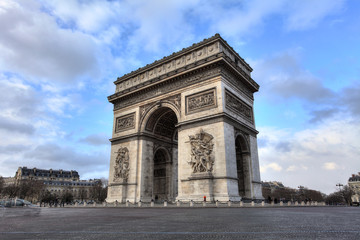 Arc de Triomphe against nice blue sky - obrazy, fototapety, plakaty