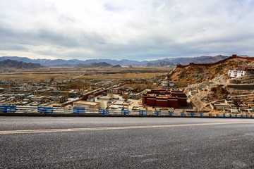 Fototapeta premium curve highway road in tibet