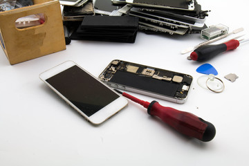 On the desk. Preparing to change mobile phone screen. Mobile phone screen has been damaged.