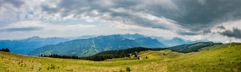 Fototapeta na wymiar Panorama du Parc naturel régional du massif des Bauges
