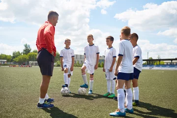Foto op Aluminium Junior Football Team Listening to Coach © Seventyfour