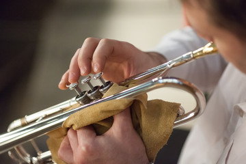 Obraz premium perfomance, talent, passion concept. close up of great brass instrument, shiny trumpet, in aristocratic hands of professional jazzman wearing in formal white shirt