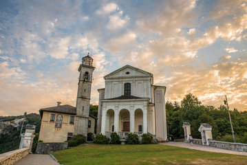 Tramonto sul santuario della Madonna del Sasso
