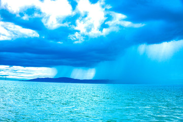 明石海峡・近ずく雨雲