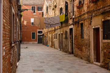 Fototapeta na wymiar Linen on the streets of Venice