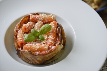 maccheroni e melanzane fritte