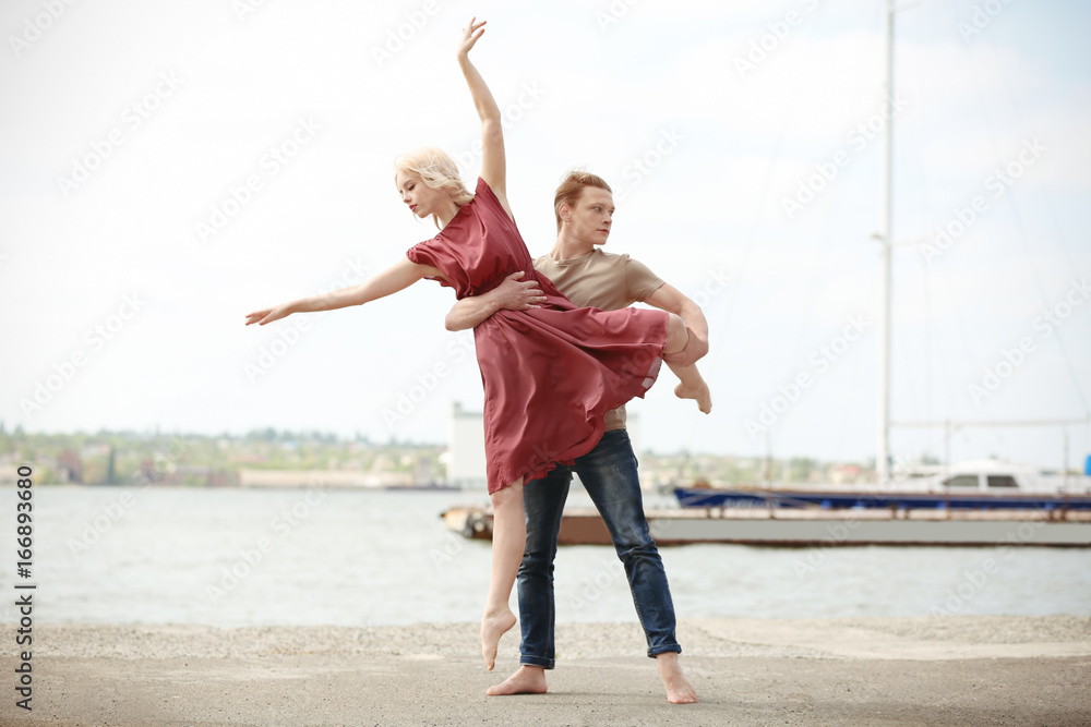 Wall mural Passionate couple dancing outdoors